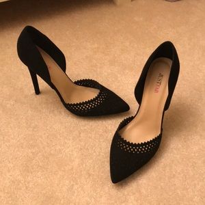 Black pumps